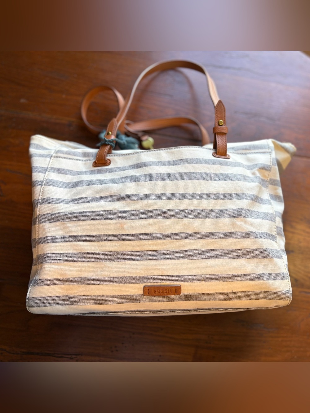 Fossil Rachel Tote in grey and white striped